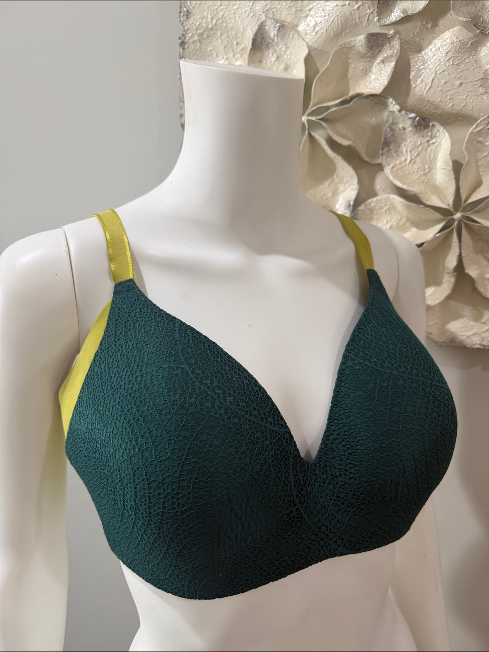 2/$35 Knix Lace Wing Woman Bra Size 5 Wireless Green Lime Comfort 36D 38D 38C 40